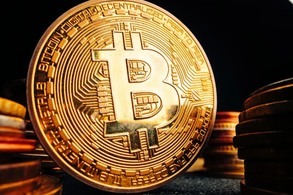 Meddig kellene visszamenned az időben, hogy szivarzsebből vehess 1 egész Bitcoint? Nekem kb. 15 évet. Ismét javaslom, nézz utána mindennek, kérdezd meg az AI segítődet is! Számíts arra, hogy találkozol majd negatív szólamokkal és figyelmeztetésekkel. De azt is vedd figyelembe, hogy az elmúlt 8 év alatt a hatalmas interneten nem történt olyan bejegyzés, miszerint a Bytnex és jogelődje ne fizette volna ki az okos szerződésben vállalt lejárati összegeket. Szóval, bármelyik tartamot is választod tudnod kell, hogy az ÉPPEN MOST KEZDŐDIK! Ha tovább lépnél, hívj vagy keress a "Kapcsolat" űrlapon!